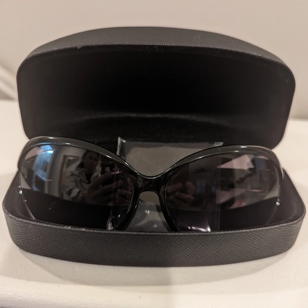 🕶️ Salvatore Ferragamo Sunglass - Picture 7 of 7